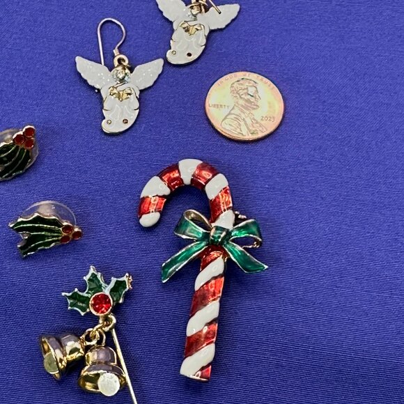 Christmas Lot:  Angel Earrings, Bell/Holly Pin; Candy Cane Pin & Holly Earrings - Picture 5 of 7